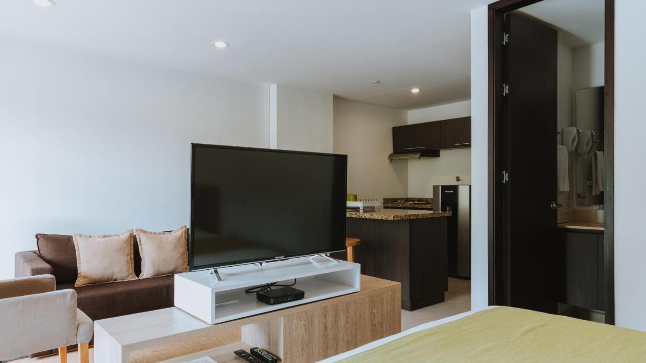 Travelers Rio Verde Living Suites Rionegro Exterior photo