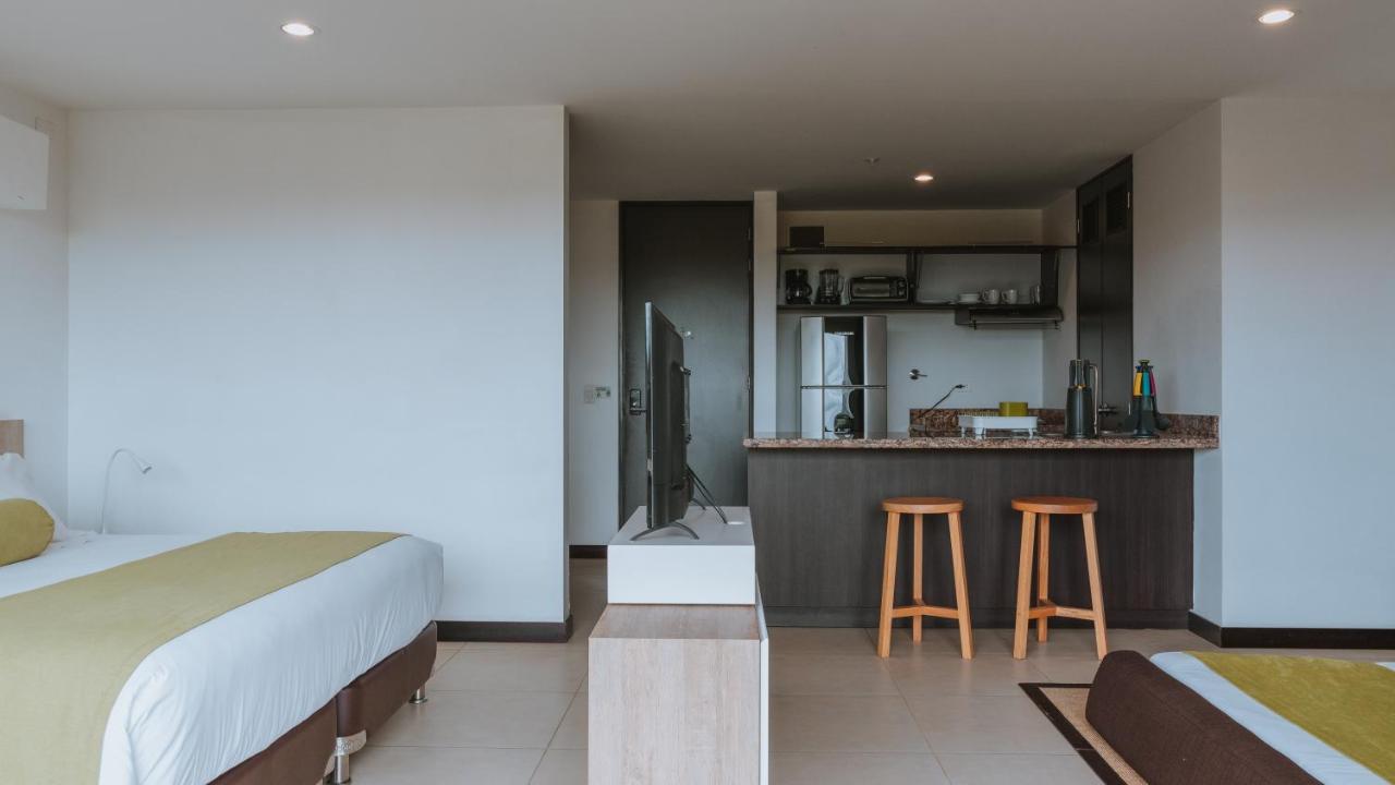 Travelers Rio Verde Living Suites Rionegro Exterior photo