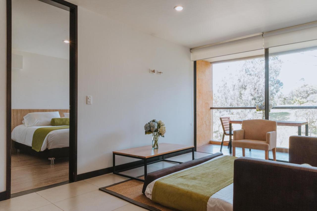 Travelers Rio Verde Living Suites Rionegro Exterior photo